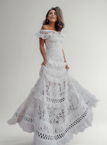 Vestido Largo De Encaje Grande Con Volantes Y Aberturas