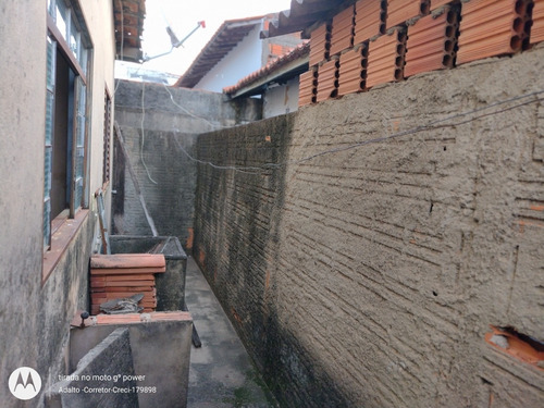 Imagem 7 de 11 de Casa De Frente Com 2 Dormitórios E De Fundos 1 Dormitório