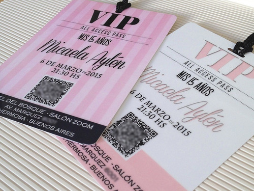 Invitaciones 15 Años Vip Simil Pvc C/mensaje En Qrcode X10