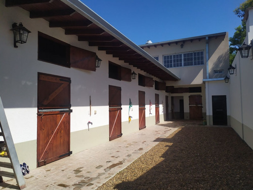 Imagen 5 de 10 de Casa + Stud En Venta De 2 Dormitorios C/ Cochera En La Plata Barrio Hipodromo