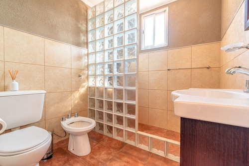 Venta Casa 4 Ambientes Con Terraza Propia, Wilde.