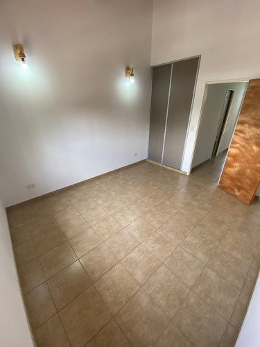 Imagen 15 de 19 de Excelente Duplex De 3 Ambientes. Reciclado A Nuevo