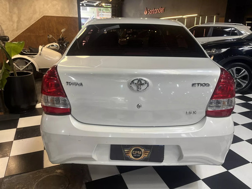 Toyota Etios 1.5 Sedan X