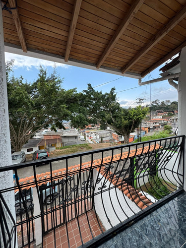 Ms Casa En Alquiler En La Av Rotaria