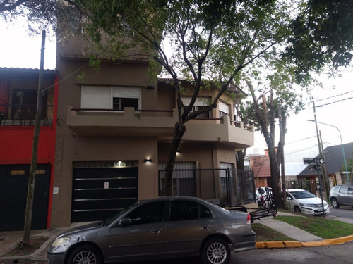 Casa 4 Amb. En Esquina Garaje Lavadero Terraza