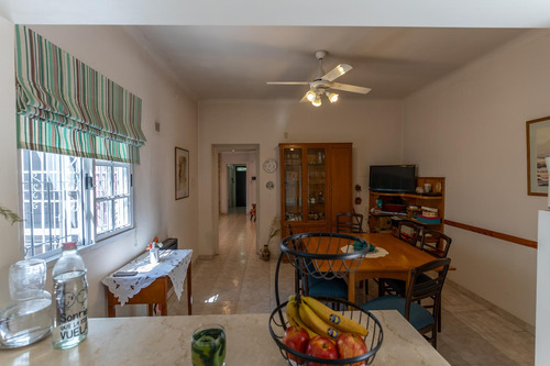 Casa A La Venta En Hipolito Yrigoyen 1182 Lujan Centro
