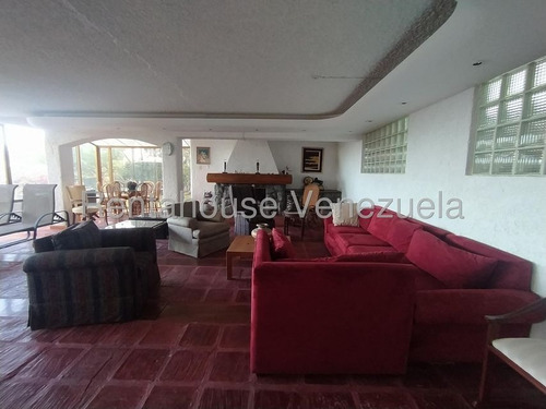 Casa En Venta En Prados Del Este Calle Cerrada Tres Niveles