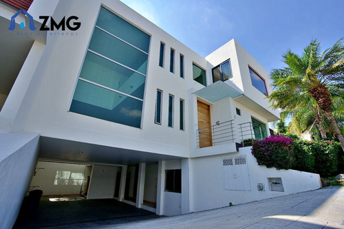 Residencia De Lujo En La Ceiba, Sobre Juan Palomar Y Arias