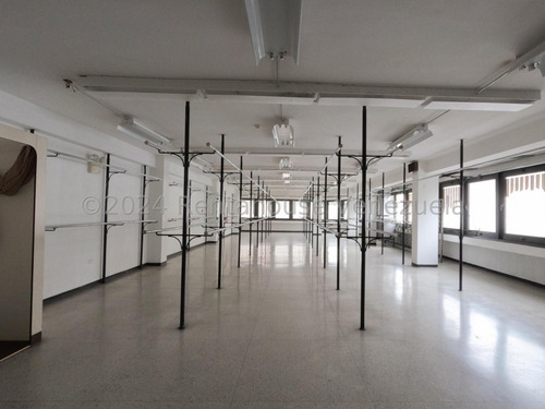 #*25-18137 Este Edificio De Cinco Niveles, Ubicado En El Centro Histórico Y Comercial De La Ciudad, Está Disponible En Alquiler, Barquisimeto, Lara. Adelaida Armeya