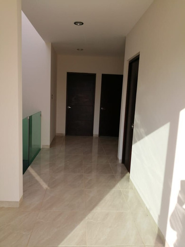 Hermosa Residencia En La Condesa Juriquilla, Estudio O 4ta Rec En Pb, Jardín,.