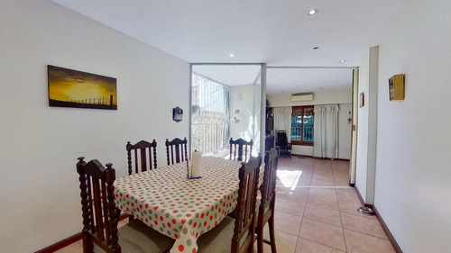 Hermosa Casa Venta Hurlingham C/jardín Aptacrédito