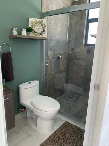 Casa En Venta Entre El Refugio Y Zibata, 3 Recamaras, 2.5 Baños, Alberca, S.24.7