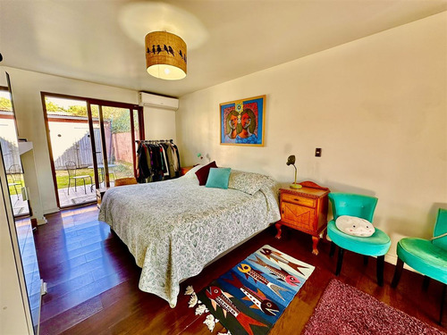 Casa En Venta De 4 Dorm. En Ñuñoa