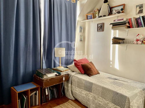 Acogedora Casa En Venta De 6 Dorm. En Los Domínicos, Piscina