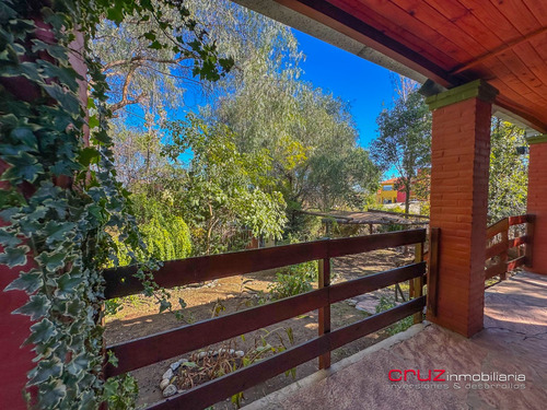 Chalet De 102m2 Con Piscina En Barranca Colorada