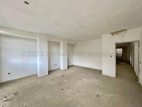 Lujoso Townhouse Casa En Venta Moderna La Floresta Las Delicias Super Amplio 4 Niveles Amplia Terraza Con Sotano Fachada Vidrio Panoramico Negociable Estef 23-5804