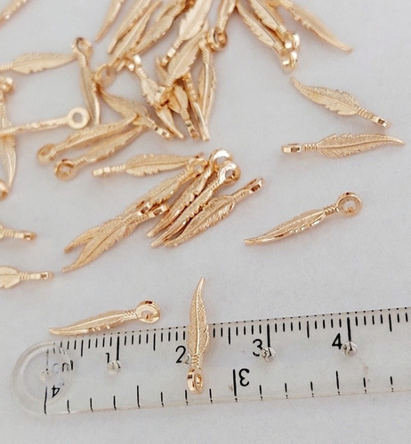 100 Dijes Plumitas Mini Pequeñas 1,6 Cm X 3 Mm 