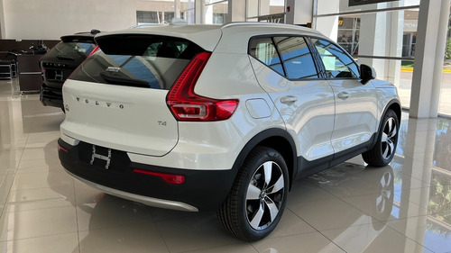 Volvo XC40 2.0t T4 Momentum Fwd