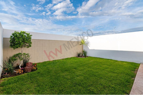 Casa En Venta En Quintas La Cima, Torreón - 3 Recámaras, Jardín Y Estacionamiento Techado