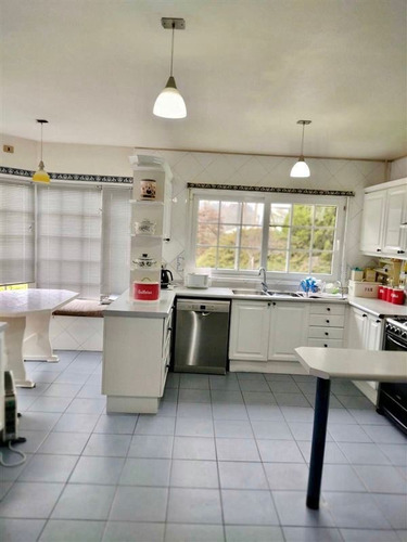 Se Vende Preciosa Casa Estilo Inglés En Limache Emplazada