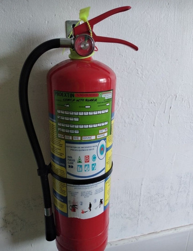 Imagen 3 de 9 de Extintor Pqs De 10 Libras Instalado A Domicilio Quito