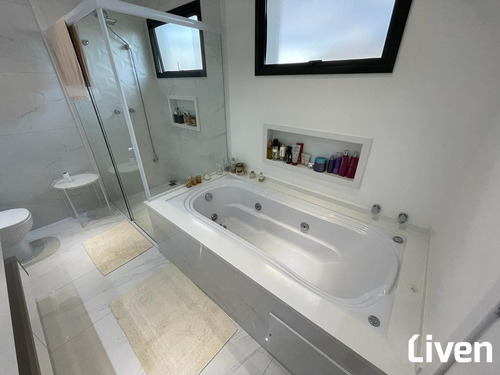 Imagem 24 de 30 de Casa Maravilhosa Com 4 Suítes, Área Gourmet, Piscina E 2 Vagas No Urbanova - So0736