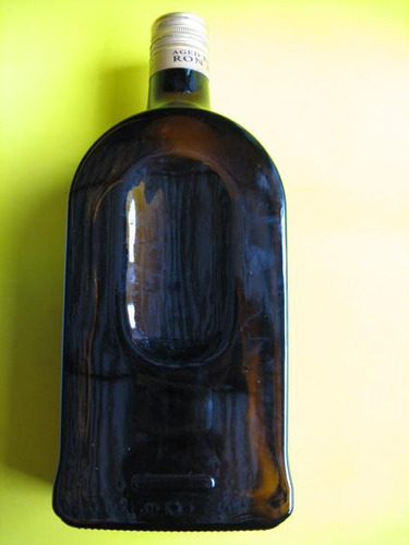 Cenbox: Vieja Botella Licor Color Miel Ron Dominicano Lxb