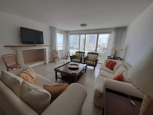 Venta De Apartamento Torre Nueva York, Punta Del Este