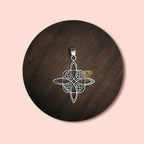 Dije Nudo De Brujas Chico Curado Con Luna Llena De Plata 925 Color Plateado