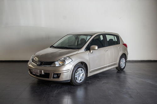 Imagen 2 de 25 de Nissan Tiida 2011 1.8 Visia 5 P Knd