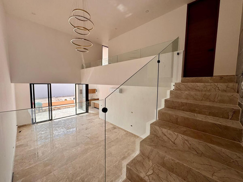 Casa En Venta De 4 Recamaras En Privada Ubicada En Xcanatun