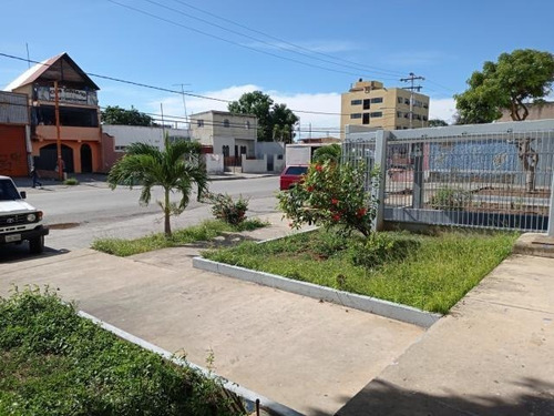 Imagen 5 de 30 de Espacioso Local Comercial En Excelente Ubicación En Alquiler En Barquisimeto, Cuenta Con 2 Baños Servicio De Agua. Luz, 2 Puestos De Estac. Arnaldo Lopez Tlf. 04245257450, Lara, Venezuela Cod. 22-6744