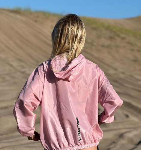 Imagen 3 de 7 de Rompeviento Hoodie Mujer /// Crazytwins