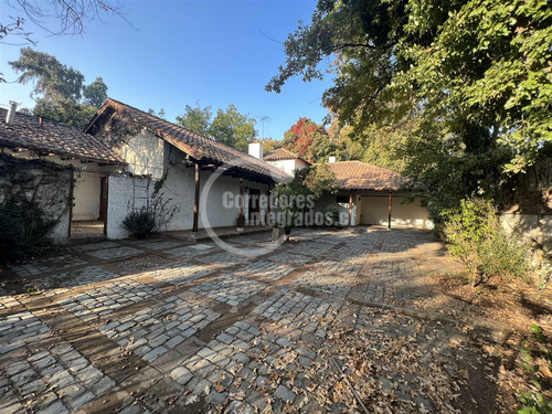 Casa En Venta De 5 Dorm. En Lo Barnechea