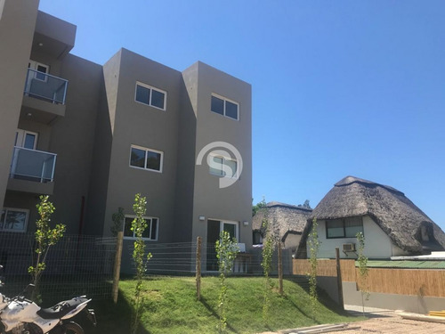 Apartamento En Construcción En La Mansa 2 Dormitorios Con Parrillero- Ref: 3806