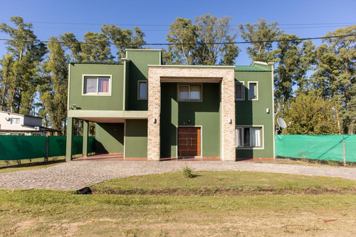 Imagen 1 de 30 de Casa Con Pileta A La Venta En Lobos Country Club