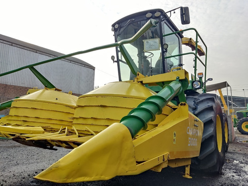 Imagen 8 de 17 de Picadora Autopropulsada John Deere 5730 04 Surcos C/ Cracker
