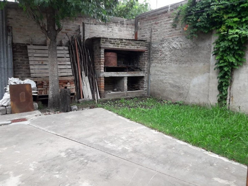 Imagen 7 de 12 de Casa 3 Amb. Con Patio, Jardin Y Cochera!!!