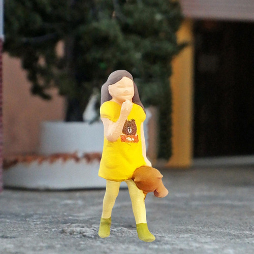 Figuras De Diorama Pintadas 1/64, Muñeca De Niña Amarillo