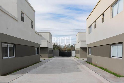 Departamento De 4 Ambientes En Duplex - Venta  | Berazategui