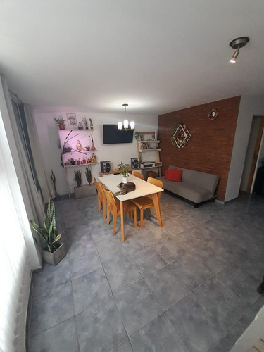 Casa En Venta - 3 Dormitorios 2 Baños - 330 Mts2 - Hurlingham, Buenos Aires