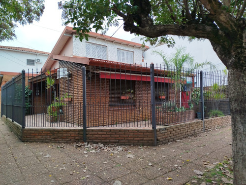 Chalet En Venta Con Departamento Apto Credito. Quilmes
