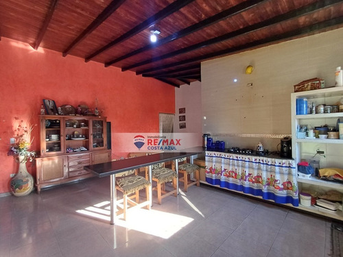En Venta Casa Con Local Comercial De 175 Metros Cuadrados, Excelente Ubicación En El Casco Central De Tucacas.