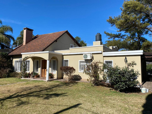 Casa De 3 Dormitorios Con Pileta Y Parrillero - San Eduardo - Fisherton