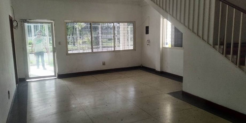 Imagen 9 de 17 de Av. Raúl Leoni Quinta Gina, Frente Al Polideportivo A Una Cuadra Antes De La Av. Bolivar
