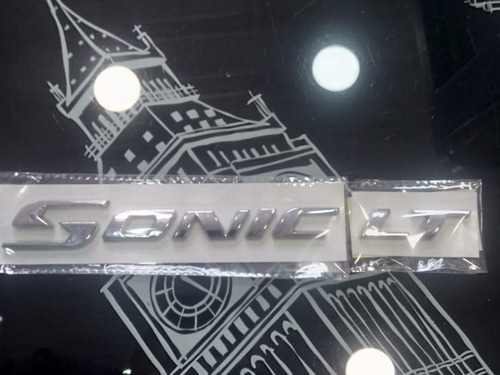 2 Emblemas Sonic Y Lt De Chevrolet Nuevos Repuesto Generico