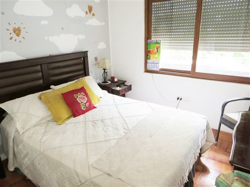 Casa En Venta De 5 Dorm. En Ñuñoa