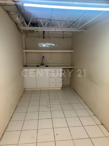 Renta De Local En Calzada Del Valle, San Pedro Garza Garcia, Nuevo Leon