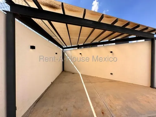 Venta - Casa En Esquina Con 3 Recámaras Y Terreno Excedente, El Mirador | Rahqro