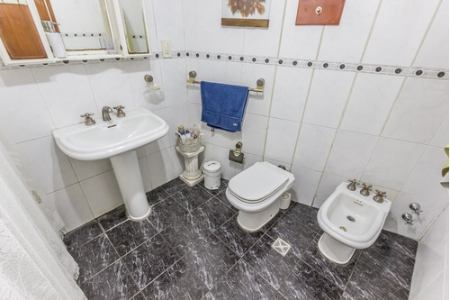 Imagen 23 de 30 de Casa En Venta - Parque Chacabuco - Terraza - Parrilla - Quincho - Patio - Cochera